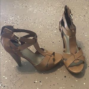 Guess chunky brown heels